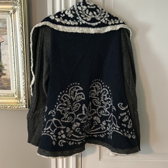 Sleeping on Snow Cardigan - Picture 5 of 5